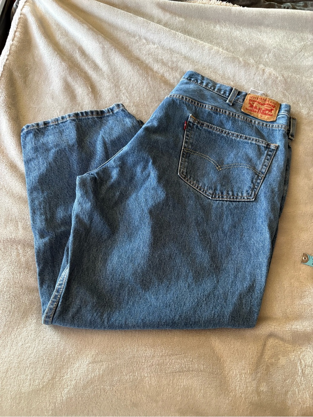 Levi's Men's Classic Medium Blue Relaxed Jeans